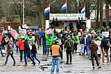 14-03-2021 Breda - Op het Chasseveld is door z'n 150 tot 200 mensen een klimaatdemonstratie gehouden. Tijdens de demonstratie viel er een flinke plensbui. op de demonstranten. - Fotokrant