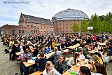 16-05-2019  Breda - Na de vragen gingen de 1700 kinderen buiten op de binnenplaats van de gevangenis aan de lunch. - Fotokrant