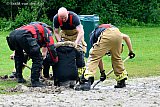 10-05-2023 Breda - Op het strand van de Asterdplas is een kind dat in het drijfzand was gezakt door de brandweer uitgegraven. Door de vele regen is het strand flink nat geworden. - Fotokrant