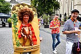 19-06-2022 Breda  - Onder de deelnemers aan het zomerse klunen was ook Manneke Pis . - Fotokrant