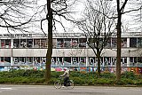 19-03-2020 Breda -De krakers in de school nabij het Ginneken moeten op last van de rechter het pand verlaten. Op de ramen bedanken ze de buurman. - Fotokrant
