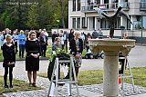 04-05-2023 Ulvenhout - Dodenherdenking in het kerkdorp met wethouder Nobel die met kinderen een krans bij het oorlogsmonument legde. - Fotokrant