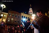 24-12-2022 Breda - Op Kerstavond spelen muzikanten op de Grote Markt terwijl een koortje zingt. - Fotokrant