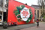 20-12-2020 Breda - Het protestspandoek voor de gevel bij Boerke is vervangen door Kerstmist. - Fotokrant