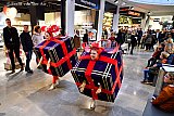 23-12-2018 Breda - Dansende kerstkadootjes in winkelcentrum de Barones. - Fotokrant