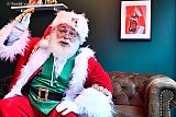 10-12-2022 Breda - In de truck zat de kerstman op een bank te rammelen met bellen. - Fotokrant