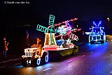29-12-2018 Prinsenbeek - Landbouwvoertuigen met daarop van alles verlicht trokken het dorp binnen. - Fotokrant