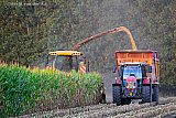 25-08-2026 Breda - Boeren zijn in de Haagse Beemden bezig met het oogsten van de snijmais. - Fotokrant