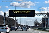 17-04-2021 Breda - Matrixborden boven de snelwegen rond de stad waarschuwen reizigers 10 dagen in quarantaine te gaan als men terug komt van een oranje reisgebied.  
 - Fotokrant