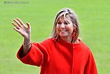 25-03-2019 Breda -  Vanaf de grasmat van NAC zwaaide koningin Maxima naar alle kinderen op de tribune. - Fotokrant