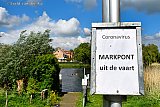 02-05-2020 Breda - Vanwege het Coronavirus is het populaire Markpontje uit de vaart. Fietsers zullen hun route moeten aanpassen. Een enkeling ging zwemmen in De Mark. - Fotokrant