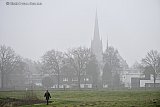 21-01-2020 Ulvenhout - Het kerkdorp is vrijwel de gehele dag gehuld in dikke mist. Ook is de temperatuur gezakt tot 2C. - Fotokrant