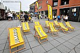 28-07-2019 Breda -De strandstoelen die de naastgelegen supermarkt had aangeboden bleven vanwege de lage temperatuur van 19C leeg. - Fotokrant