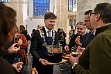 11-01-2026 Breda - Op de in de Grote of Onze Lieve Vrouwekerk  gehouden nieuwjaarsreceptie van de gemeente Breda ging burgemeester Paul Depla zelf met de pan bitterballen rond.  - Fotokrant