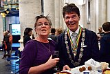 05-01-2019 Breda - De bitterballen die de burgemeester zelf uitdeelde vonden gretig aftrek. - Fotokrant