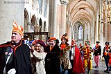 17-02-2019 Breda - Het heel de dienst op de stoel blijven zitten past niet bij de Oeledienst dus gaan de kerkgangers in polonaise door de kerk. - Fotokrant