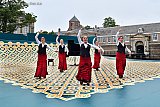 18-06-2023 Breda - Flamenco danseressen traden op tijdens de opening van de nageschilderde oogtegelvloer uit de tijd van de Nassaus . Z'n 100 vrijwilligers schilderde afgelopen week de vloer in de zinderende hitte. Het is een project van Blind Walls Galery . - Fotokrant