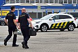 13-07-2021 Breda - Politie , Douane en specialisten controleerde een aantal verschillende opslaglocaties .Hierbij zijn hennep gerelateerde middelen, Lachgas en een grote partij harddrugs met oa honderden XTC pillen , crystal meth , liters GBL  (grondstof voor GHB) in beslag genomen. - Fotokrant