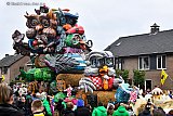 1-02-2024  Prinsenbeek - De carnavalswagen van CV De Lolmollen met Ieder vogeltje zingt zoals het gebekt is.  - Fotokrant