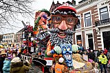 24-02-2020 Breda-  Tijdens de grote optocht kwam CV De Meikevers met een carnavalswagen vol met bouwvakkers. - Fotokrant