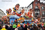 24-02-2020 Breda-  Op de prachtige carnavalswagen van CV De Narrekoppen was een fotograaf te zien die in de boot zat. - Fotokrant
