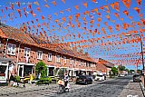 23-04-2026 Breda - In de aanloop naar Koningsdag en het later dit jaar WK voetbal zijn er al straten oranje. - Fotokrant