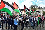 22-10-2023 Breda - De demonstranten hadden Palestijnse vlaggen meegebracht en luisterden naar toespraken. - Fotokrant