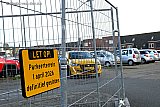28-03-2026 Breda -  Rond het parkeerterrein  van De Lunet staan hekken en er hangt een bordje op dat het parkeerterrein vanaf 1 april gesloten is. - Fotokrant