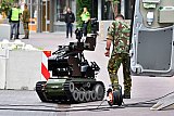 13-06-2019 Zundert - De EOD zette uit veiligheidsoverwegingen een robot in. - Fotokrant