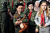 26-10-2019 Breda - De Polen betrekken ook de kinderen bij de herdenking van 75 jaar bevrijding. Zo was de scouting ook meegekomen naar Breda. En natuurlijk mocht zn knuffel ook mee op reis. - Fotokrant