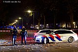 11-11-2020 Breda  - Een deel van de wijk is bij de Diepenbeekstraat afgezet met politielint. Agenten staan op verschillende kruispunten met kogelwerende vesten aan. - Fotokrant
