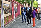 31-05-2022 Breda - Na de onthulling  van het schilderij De Tuin der Lusten gaf burgemeester Paul Depla uitleg over  een schilderij. - Fotokrant