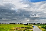08-07-2021 Breda - De zomer is er tot dusver een van bewolking en flinke regenbuien. Een front met regenbuien boven de polder ten noorden van de stad. - Fotokrant