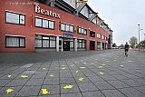 10-11-2020  Breda - Op de stoep rond het NAC stadion (Rat Verlegh stadion) zijn honderden gele ratten geschilderd. Samen vormen ze het rattenpad. - Fotokrant
