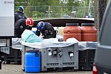 12-05-2019  Moerdijk - Van alle stoffen die uit het drugslab getakeld zijn werden monsters genomen door specialisten van de politie. - Fotokrant