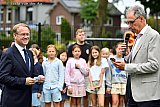 18-08-2025 Breda - Demissionair minister Robert Tieman van Infrastructuur en Waterstaat tijdens de start van een campagne voor verkeersveiligheid van Veilig Verkeer Nederland op de Dirk van Veen school  Rechts is directeur van Veilig verkeer Nederland Evert-Jan Hulshof aan het woord.  - Fotokrant
