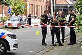 09-08-2019 Breda - Agenten hebben met emmers sporen van het misdrijf afgedekt.Het zou om een afrekening gaan. - Fotokrant