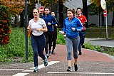 03-10-2021 Breda - De jaarlijkse singelloop kon niet doorgaan. Toch waren er enkele mensen die de loop wel liepen. Dat deden ze op de stoep. - Fotokrant