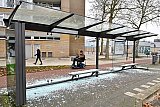 01-01-2020 Breda - In het noorden van de stad is het tijdens de nieuwjaarsnacht flink mis gegaan.  Een groep van ca 20 jongeren heeft er flinke vernielingen gepleegd. - Fotokrant