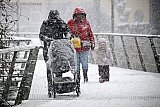 05-01-2026 Breda - Mensen die even boodschappen gingen doen kwamen besneeuwd weer thuis. - Fotokrant