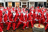 16-12-2018 Breda - Voordat de kerstmannen konden beginnen met de Santarun was er een warming - up. - Fotokrant