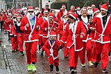 16-12-2018 Breda - De Santarun is weer terug in tGinneken. Honderden kerstmannen en kerstvrouwen rende voor het goede doel. - Fotokrant