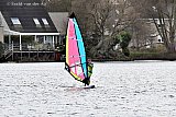 01-02-2020 Breda - Een aantal jaren geleden kon men in februari schaatsen op de Asterdplas. Nu word er met 12c gesurfd. - Fotokrant