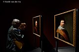 09-06-2023 Breda - Bezoekers kijken in het Stedelijk Museum naar schilderijen met daarop Maurits van Oranje - Nassau en Frederik - Hendrik van Oranje -Nassau. - Fotokrant