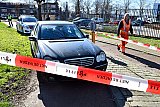 28-02-2023 Breda - Aan de Trekpot heeft een steekpartij plaatsgevonden. De dader is gevlucht. 1 gewonde is naar het ziekenhuis gebracht. Deze auto die op een fietspad stond is in beslag genomen door de politie. - Fotokrant