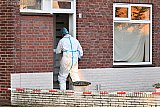 30-11-2019 Breda - Toen na uren de technische recherche arriveerde vanuit Zeeland ging de woning open en begon een groot sporenonderzoek. - Fotokrant