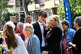 20-08-2019 Breda - Burgemeester Paul Depla was naar de straat gekomen om met de buurtbewoners te praten over het misdrijf. - Fotokrant