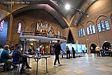 18-03-2026 Breda -  In de Sacramentskerk stemde heel wat mensen op hun favoriete partij. - Fotokrant
