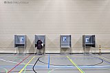 15-03-2021 Breda - Ouderen mogen vandaag al stemmen voor de 2e kamer verkiezingen. Dat kan oa in verschillende sporthallen in de stad. - Fotokrant