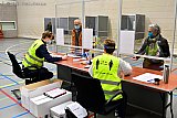15-03-2021 Breda - Medewerkers van het stembureau zitten in de ruime sporthal achter spatschermen en dragen hesjes met de tekst houd 1,5 meter afstand.
 - Fotokrant